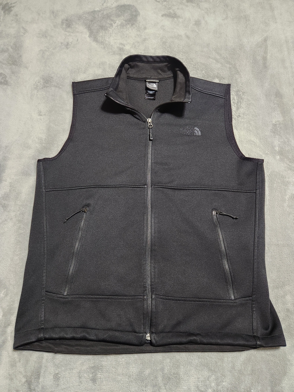 The North Face Black Men's Full-Zip Fleece Vest